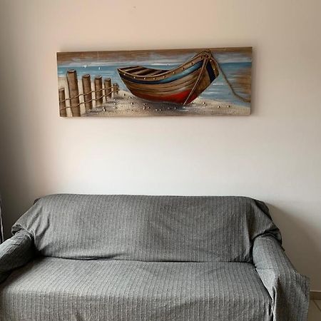 Comfortable 2 Bedroom Apartment In Popular Limnaria Gardens 파포스 외부 사진