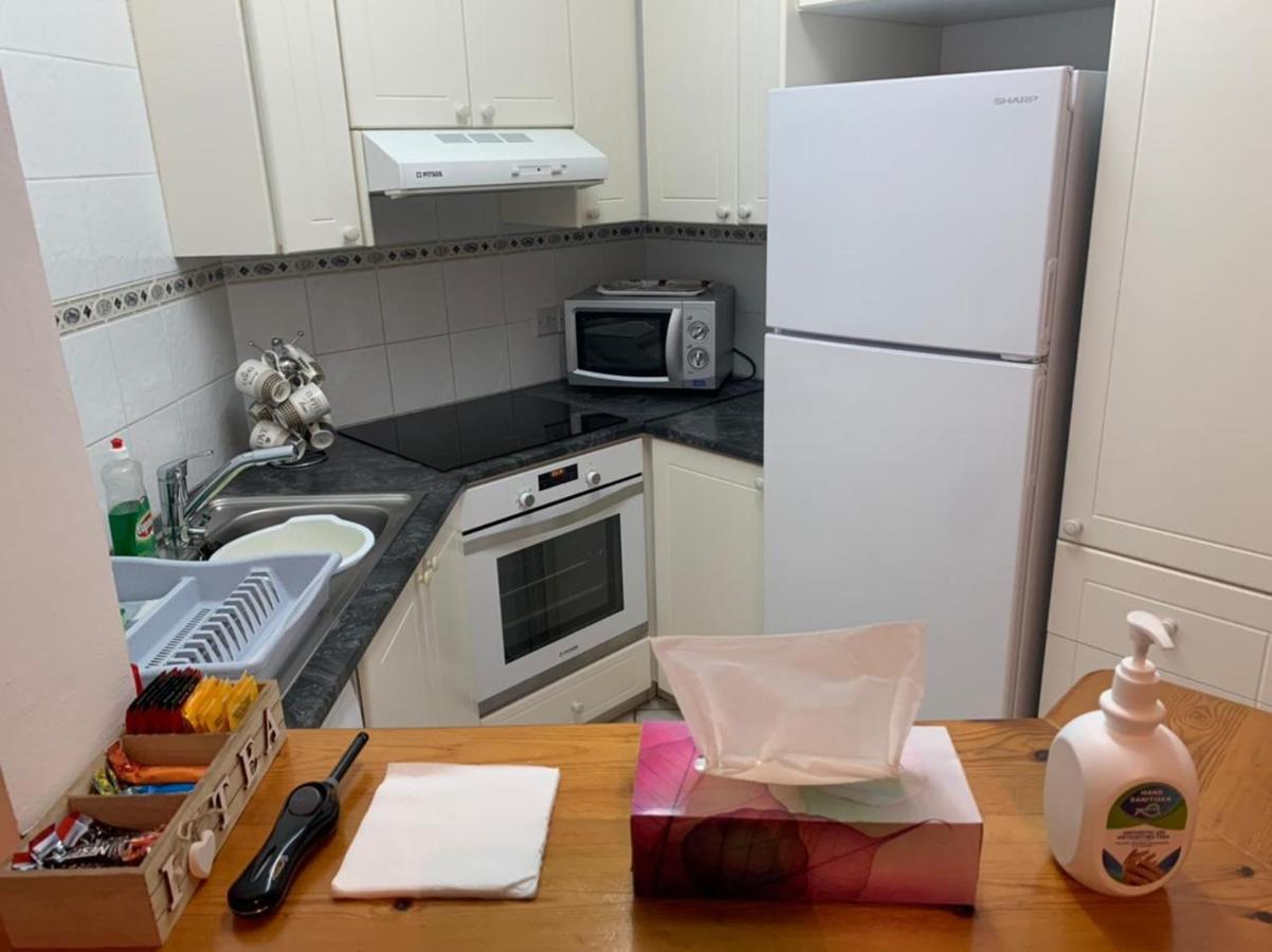 Comfortable 2 Bedroom Apartment In Popular Limnaria Gardens 파포스 외부 사진