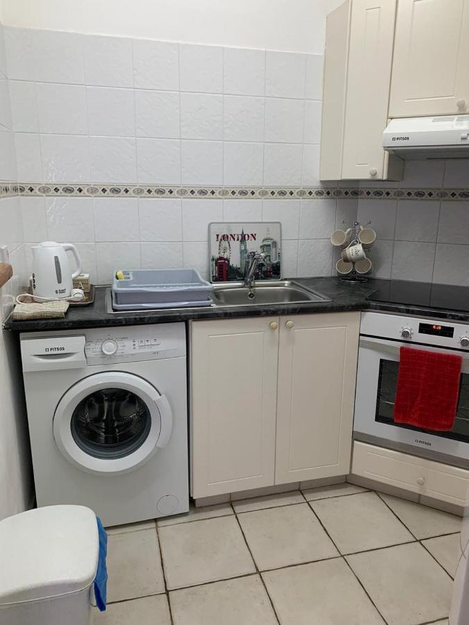 Comfortable 2 Bedroom Apartment In Popular Limnaria Gardens 파포스 외부 사진