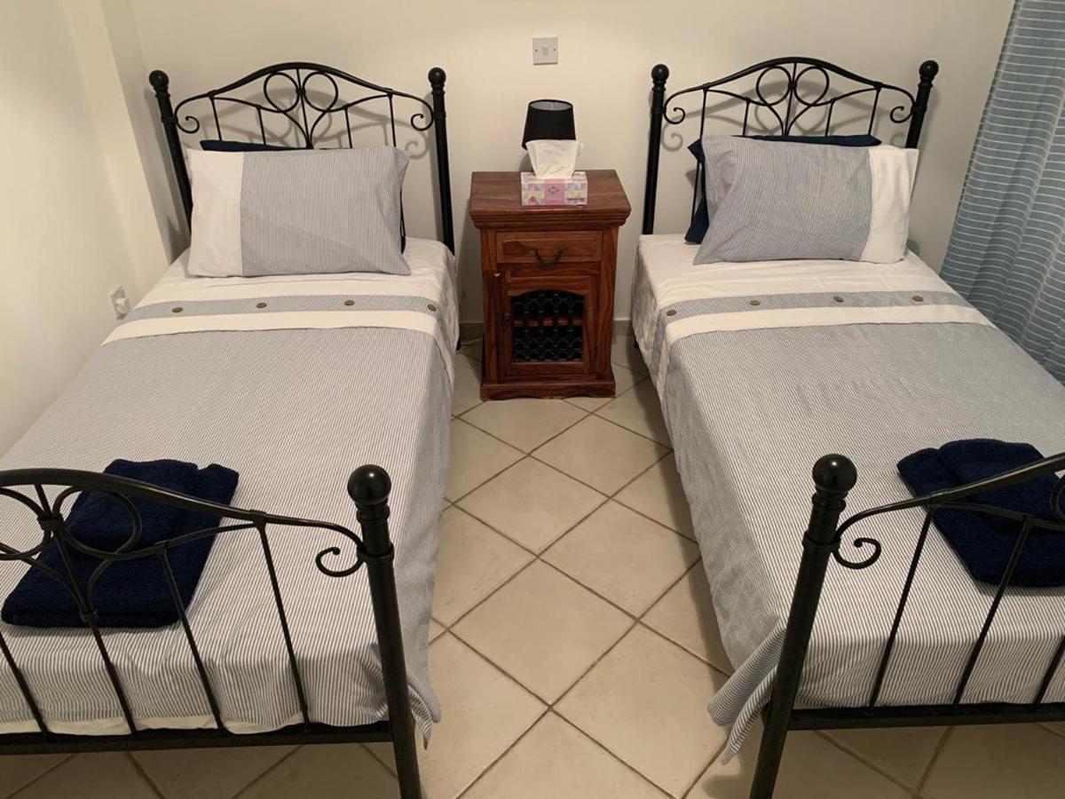 Comfortable 2 Bedroom Apartment In Popular Limnaria Gardens 파포스 외부 사진