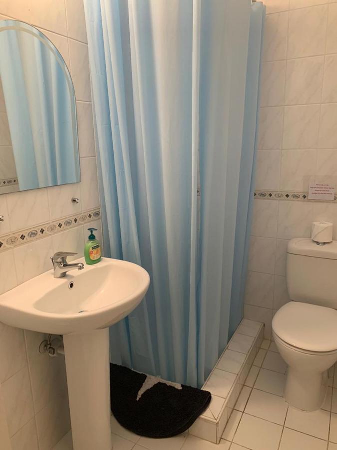 Comfortable 2 Bedroom Apartment In Popular Limnaria Gardens 파포스 외부 사진