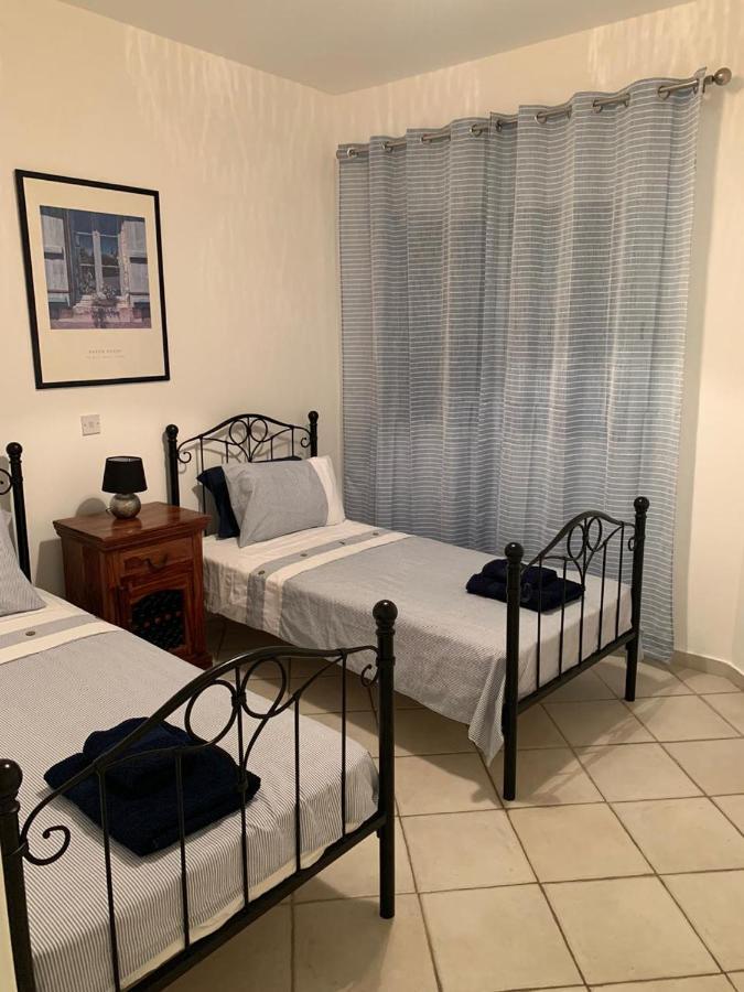 Comfortable 2 Bedroom Apartment In Popular Limnaria Gardens 파포스 외부 사진
