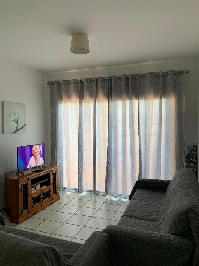 Comfortable 2 Bedroom Apartment In Popular Limnaria Gardens 파포스 외부 사진